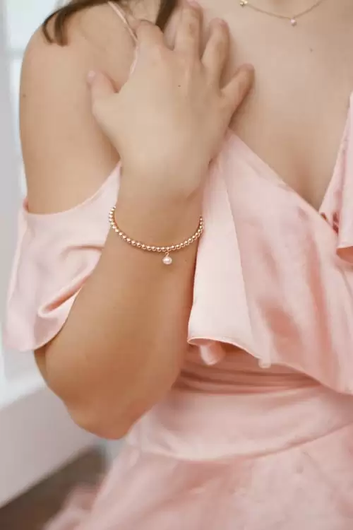 Women wearing a bracelet in Left Hand